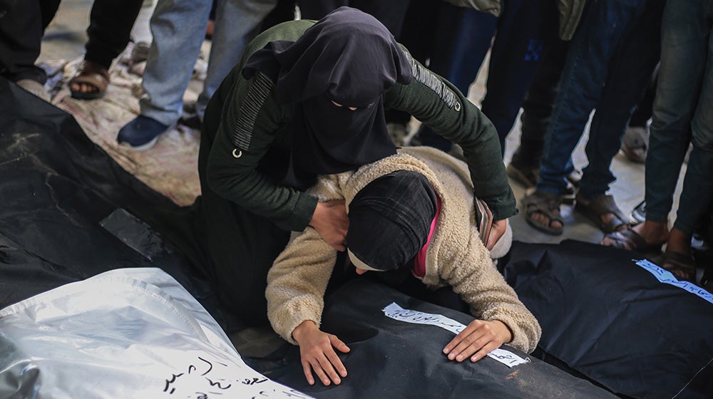 À Rafah, le chagrin et la terreur s’emparent d’une population piégée, privée d’un endroit sûr où se réfugier
